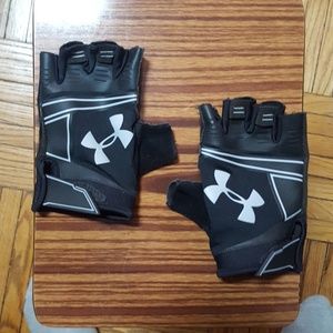 Under Armour workout gloves medium size